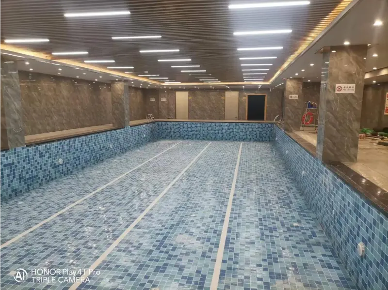 تعمل مضخة Blueway الحرارية على تحسين راحة حمام السباحة الداخلي في مشروع Yabowen No.1 Mansion السكني